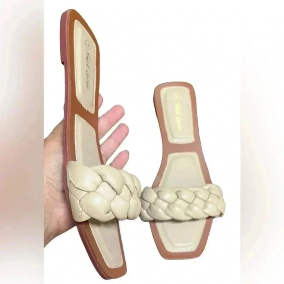 Trish Lucia women’s sandals Tan  Flats Slip On Woven Strap Sz 41 US 10 - Picture 2 of 8